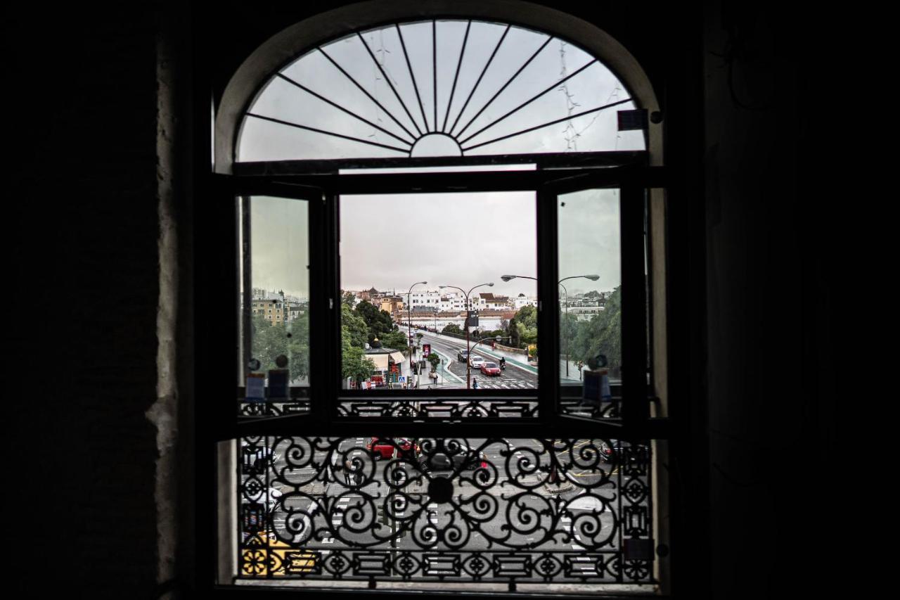 Hotel Lobby Sevilla Dış mekan fotoğraf View from the window of the palace