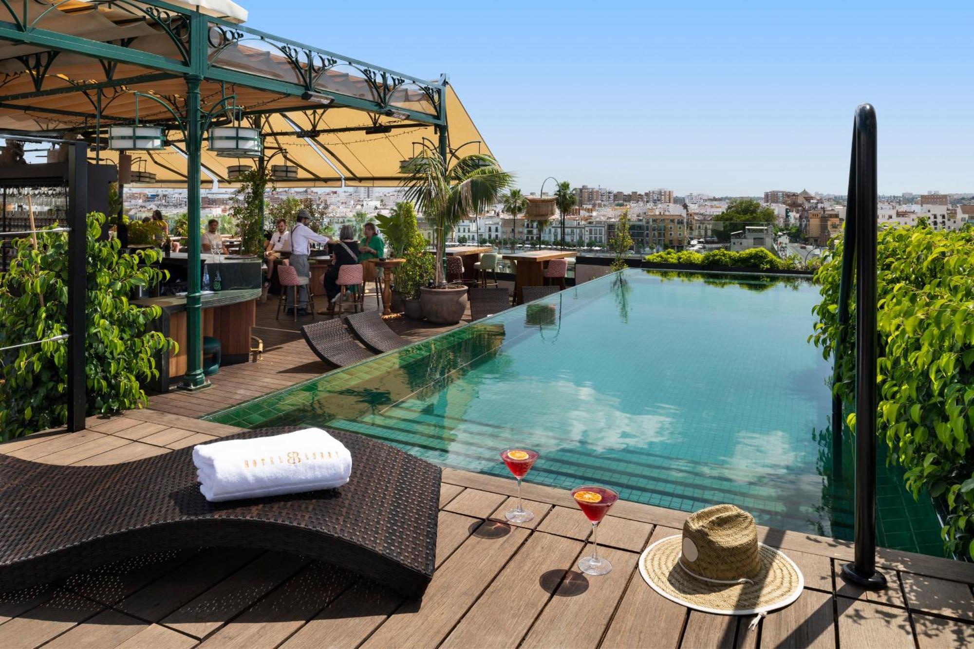 Hotel Lobby Sevilla Dış mekan fotoğraf Rooftop pool