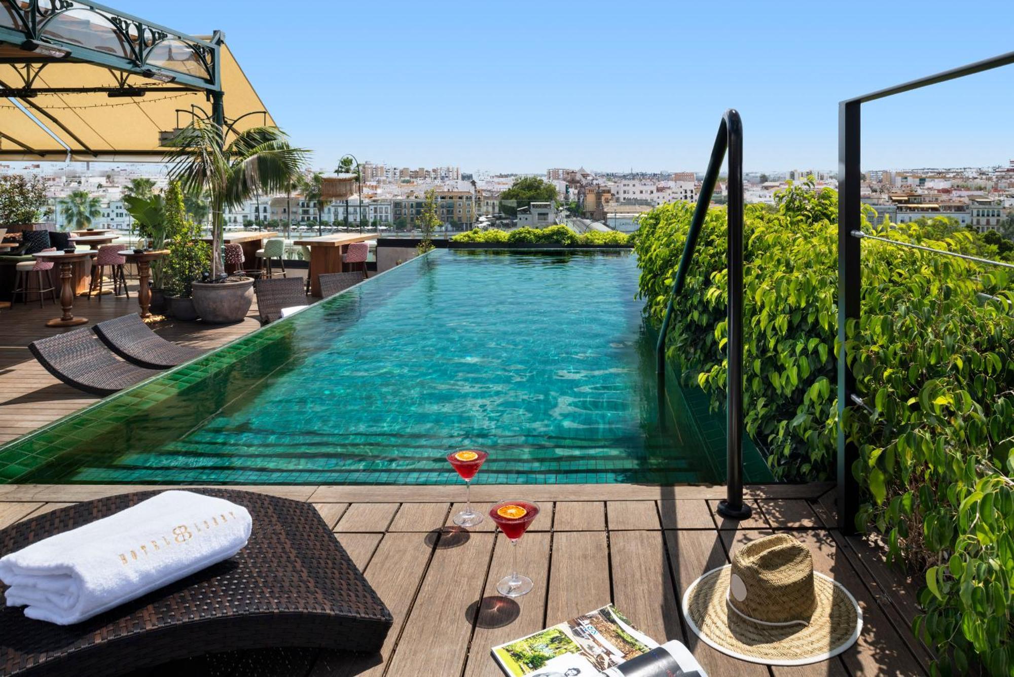 Hotel Lobby Sevilla Dış mekan fotoğraf Rooftop pool