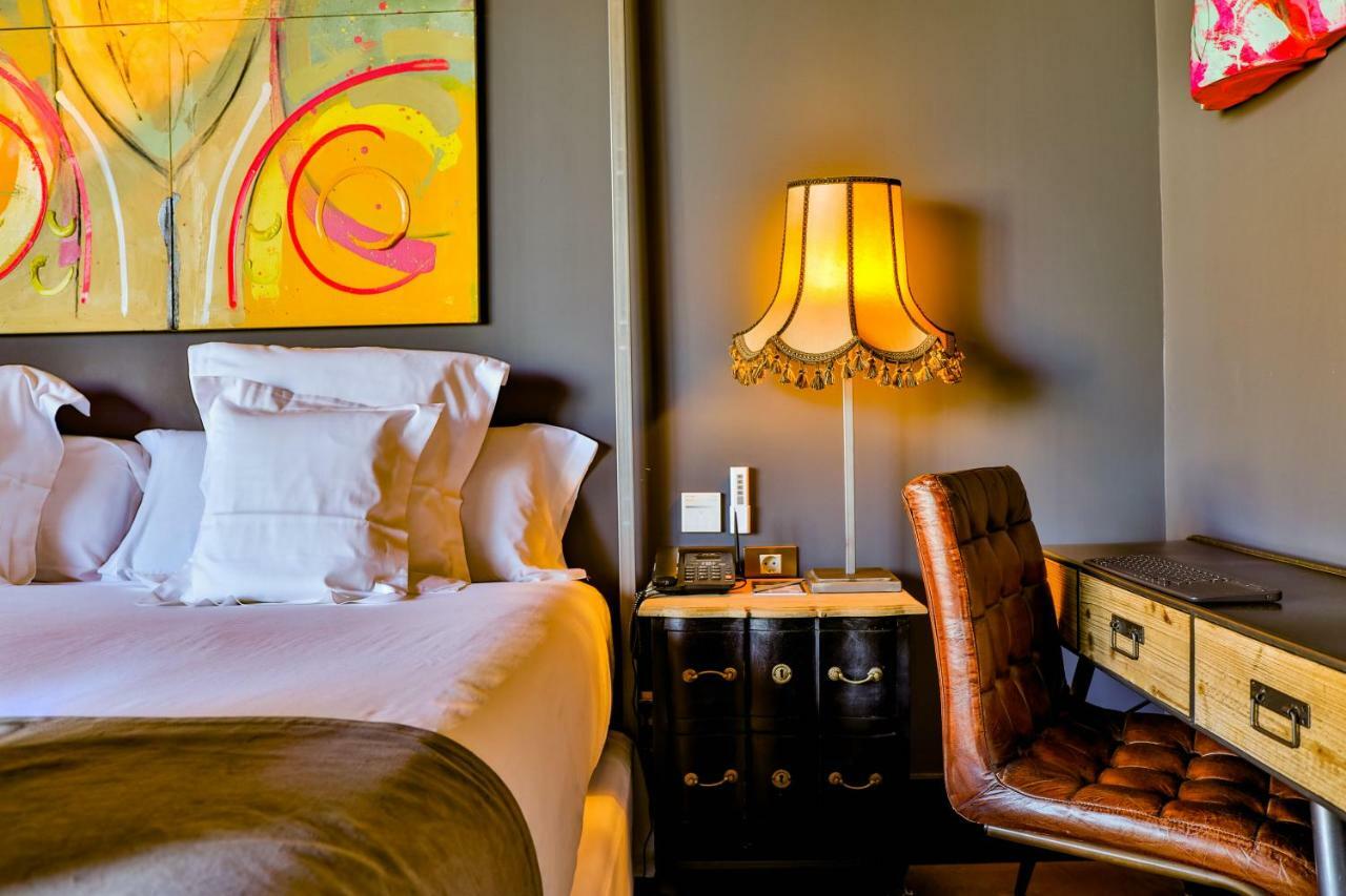 Hotel Lobby Sevilla Dış mekan fotoğraf A bedroom at the Hotel Indigo