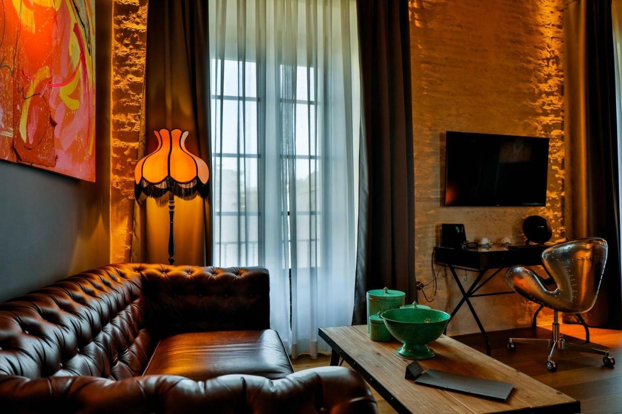 Hotel Lobby Sevilla Dış mekan fotoğraf A living room in a typical apartment